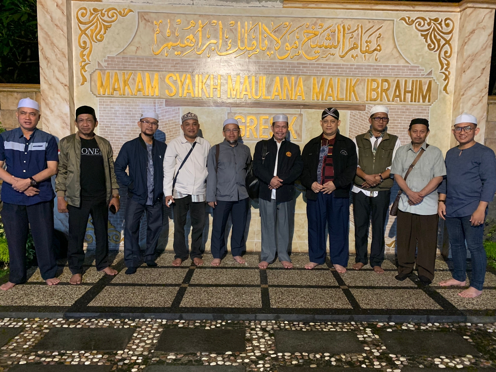 se3mpatkan Ziarah ke Makam Syekh maulana malik Ibrahim 